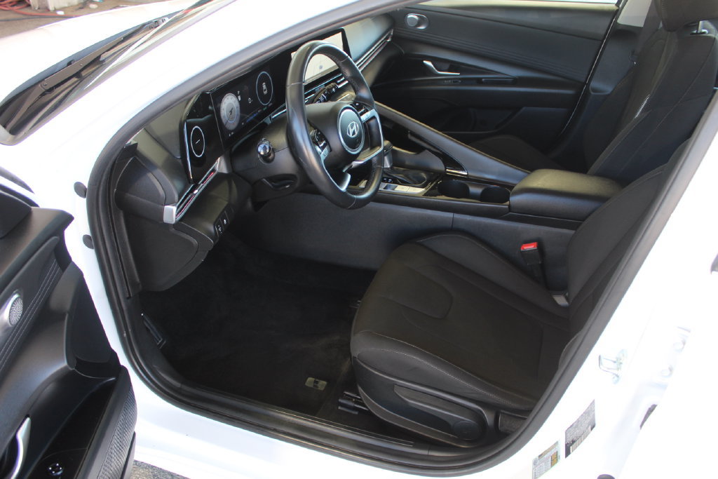 Used 2025 Hyundai Elantra SEL FWD image 12