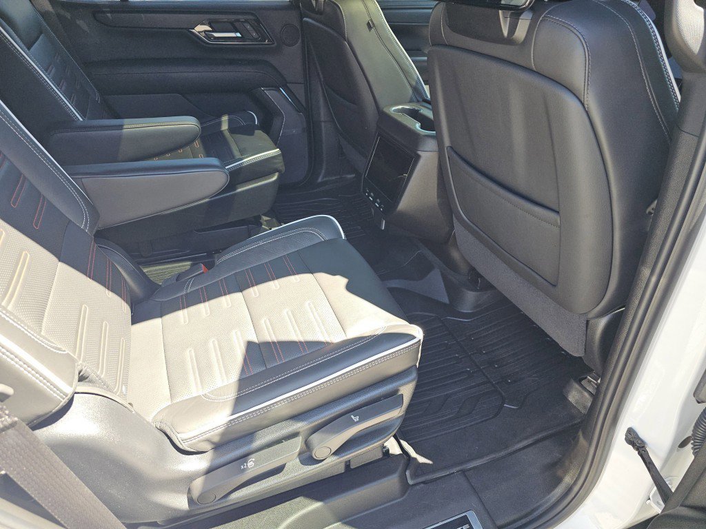 Used 2025 GMC Yukon AT4 Ultimate w/ LPO, Floor Liner Package AWD/4WD image 30
