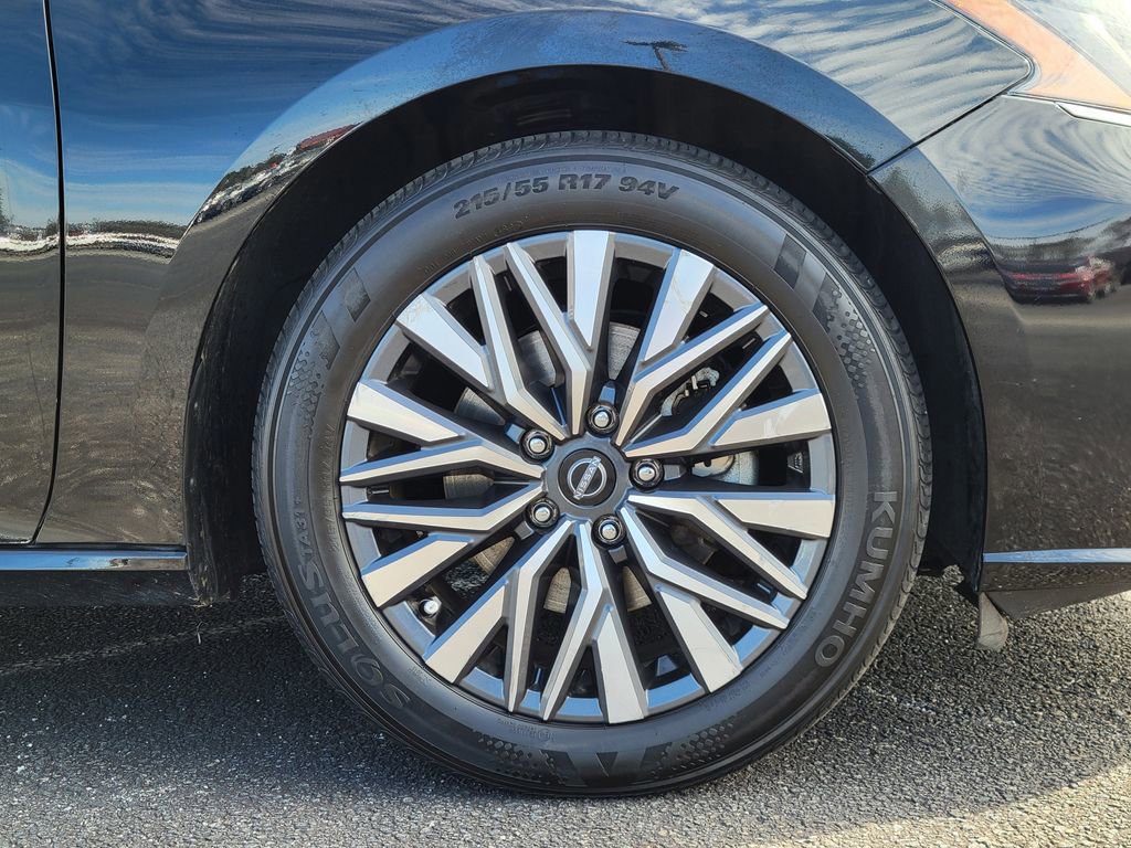 Used 2024 Nissan Altima 2.5 SV image 10