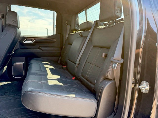 Used 2023 Chevrolet Silverado 1500 High Country w/ Technology Package AWD/4WD image 9