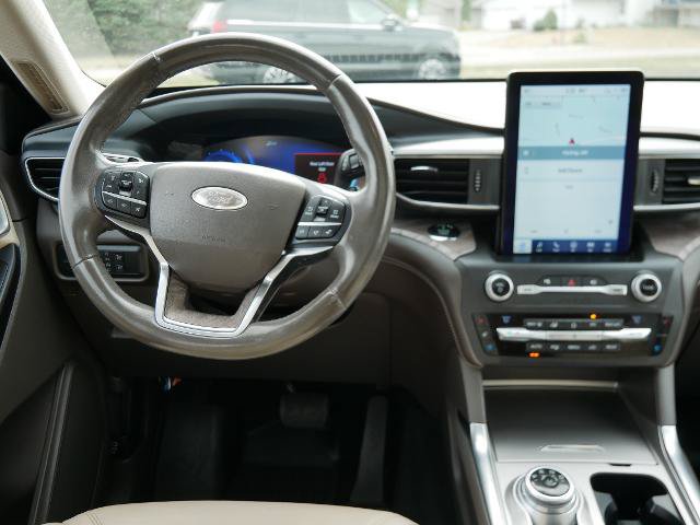 Certified 2020 Ford Explorer Platinum w/ Premium Technology Package AWD/4WD image 17
