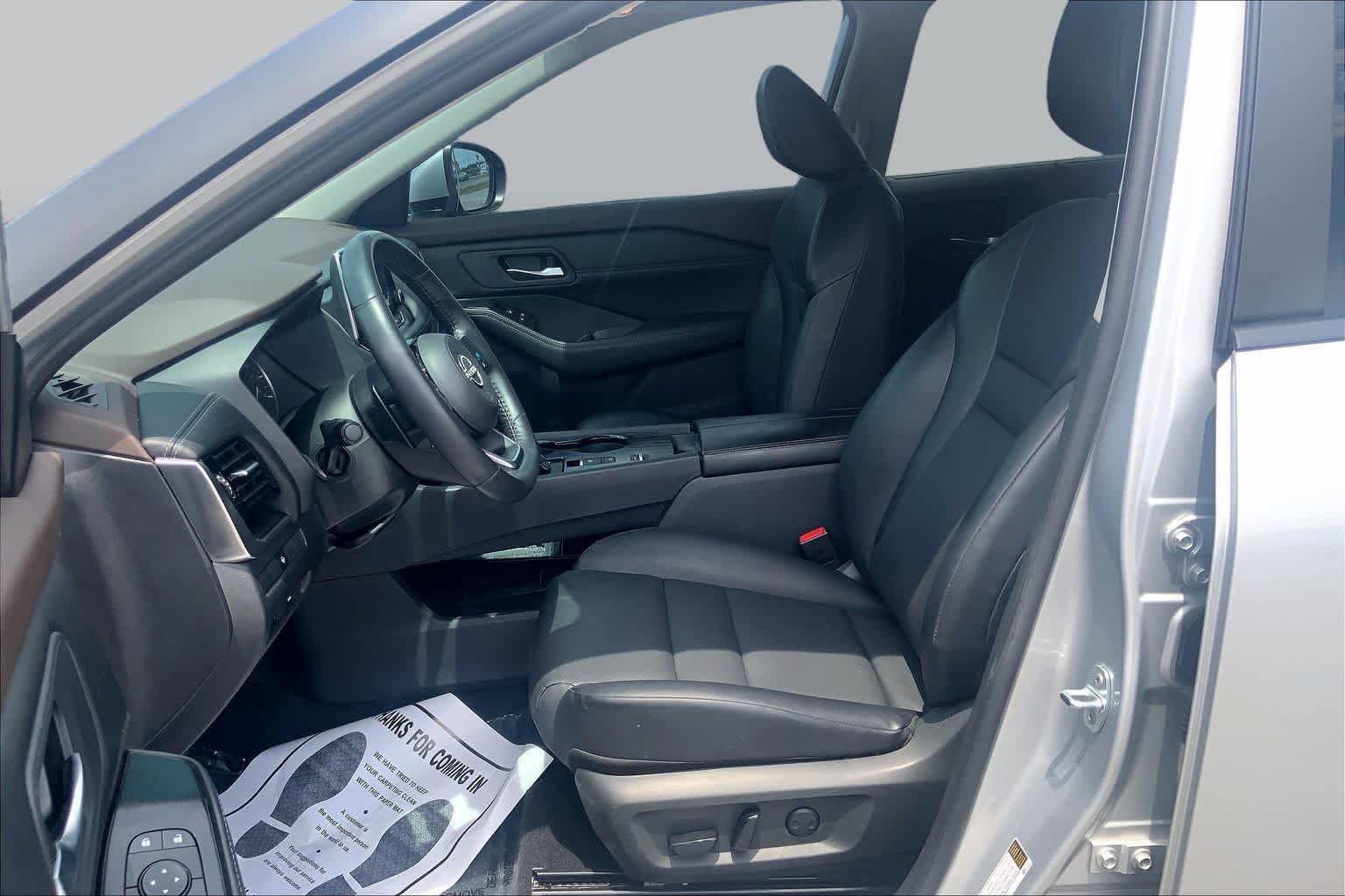 Used 2023 Nissan Rogue SV w/ SV Premium Package FWD image 8