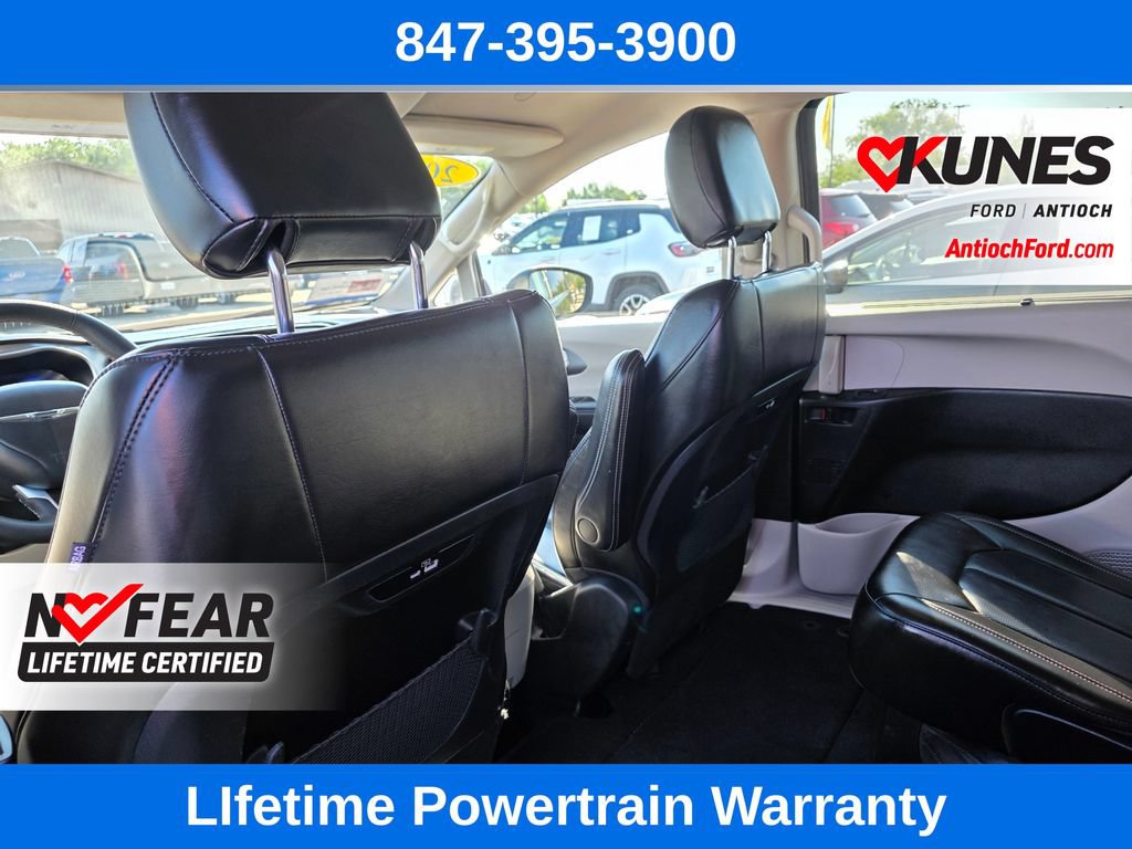 Used 2023 Chrysler Pacifica Touring-L FWD image 15
