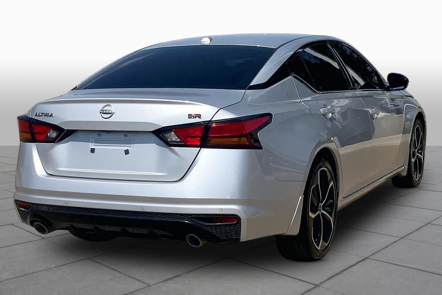 Used 2024 Nissan Altima 2.5 SR w/ SR Premium Package FWD image 13