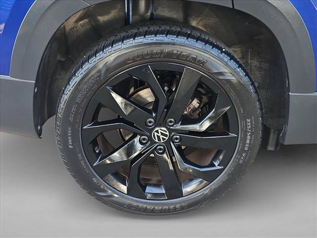 Used 2023 Volkswagen Taos SE FWD image 19