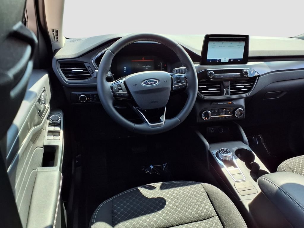 Certified 2025 Ford Escape Active w/ Cold Weather Package FWD image 9
