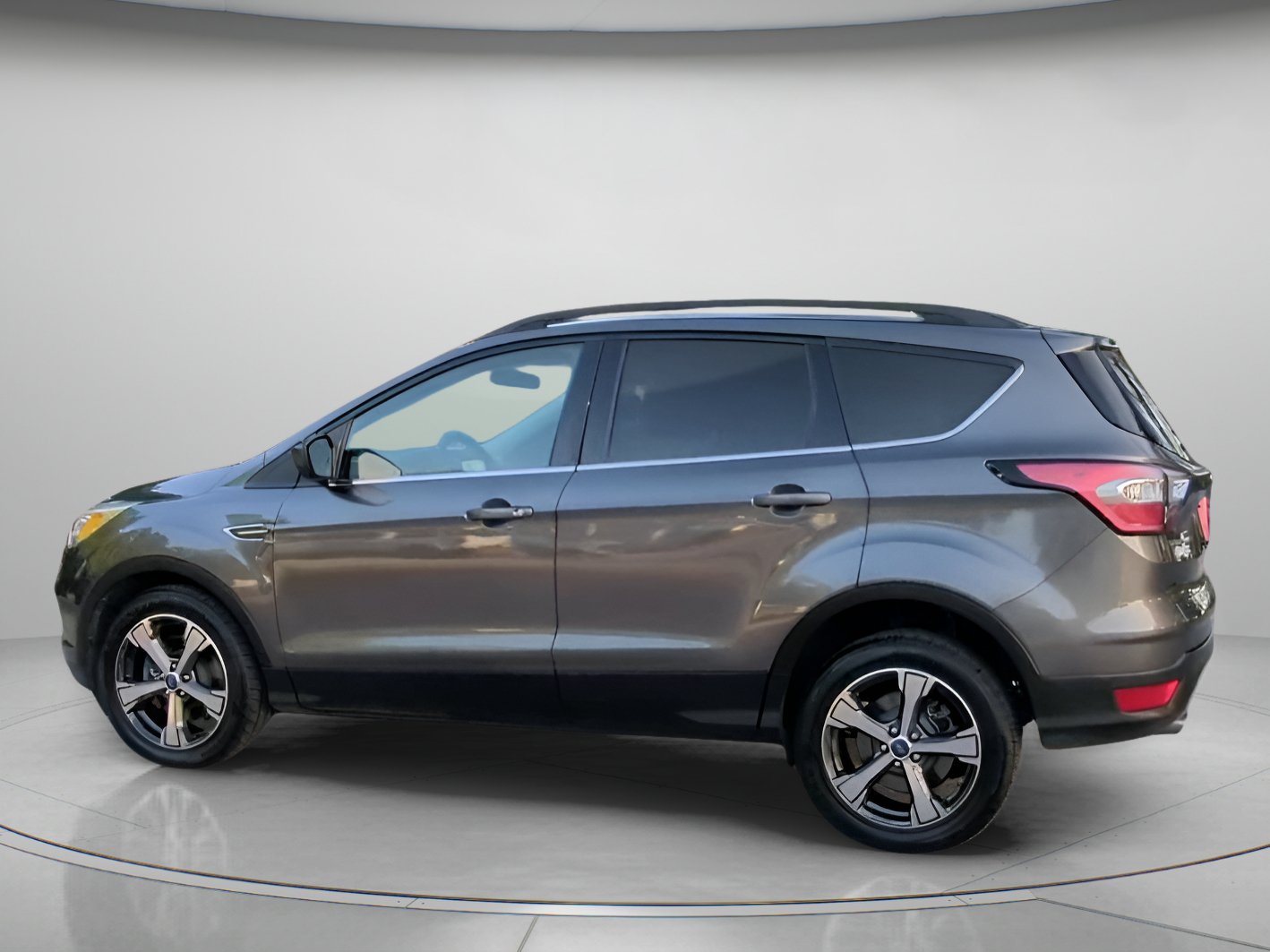 Certified 2017 Ford Escape SE w/ SE Leather Comfort Package FWD image 18