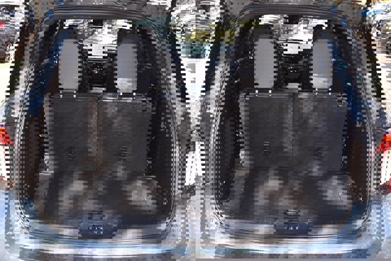 Certified 2025 Ford Explorer ST-Line w/ Premium Package image 39