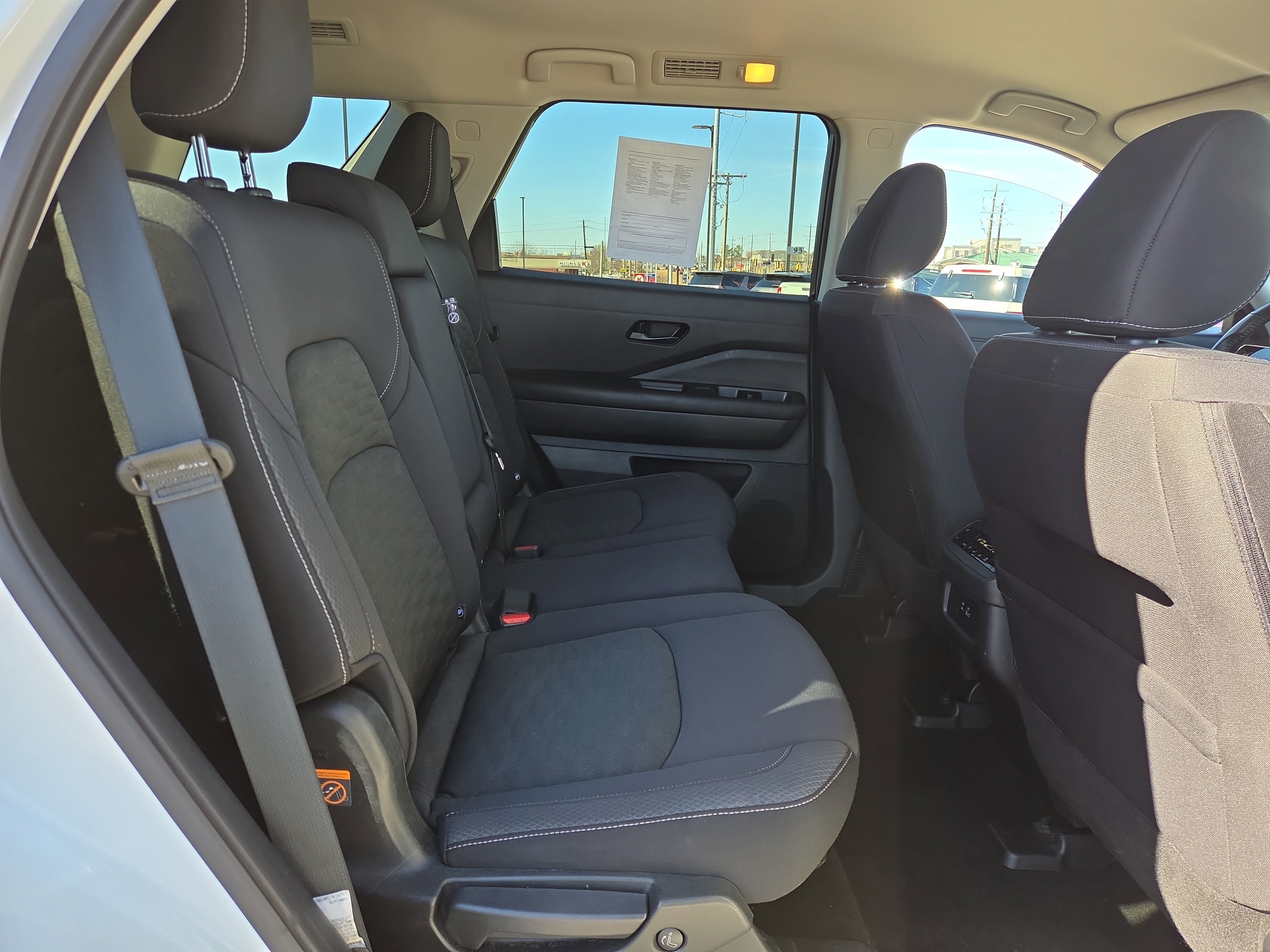 Used 2024 Nissan Pathfinder SV image 16