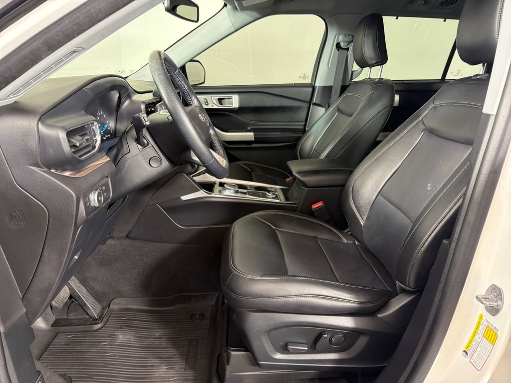 Certified 2022 Ford Explorer Limited w/ Equipment Group 301A AWD/4WD image 19