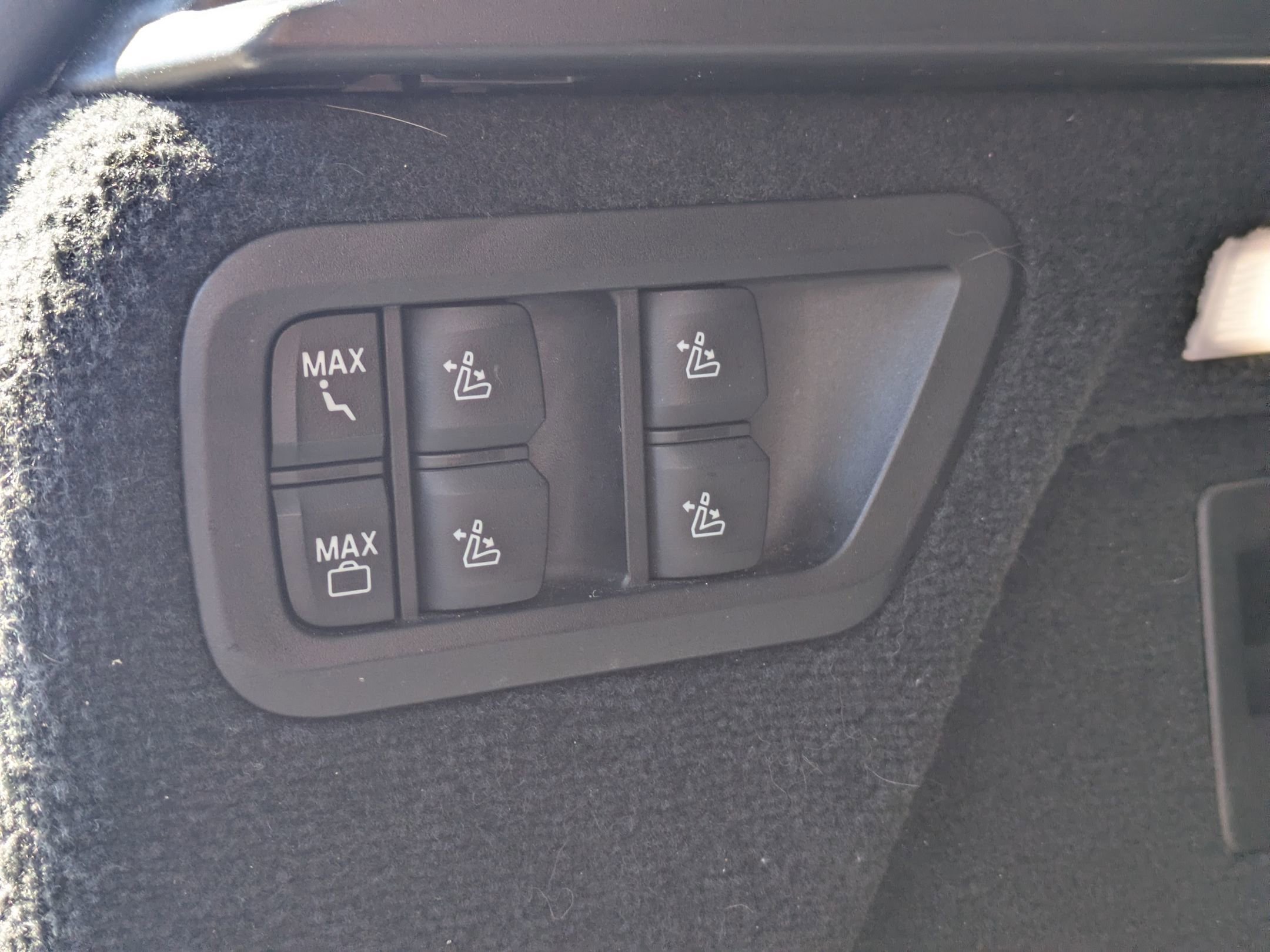 Used 2021 BMW X7 M50i w/ Executive Package image 35