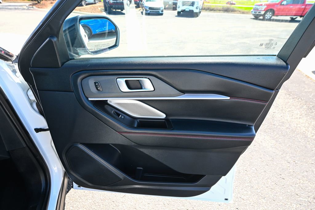 Certified 2025 Ford Explorer ST AWD/4WD image 28