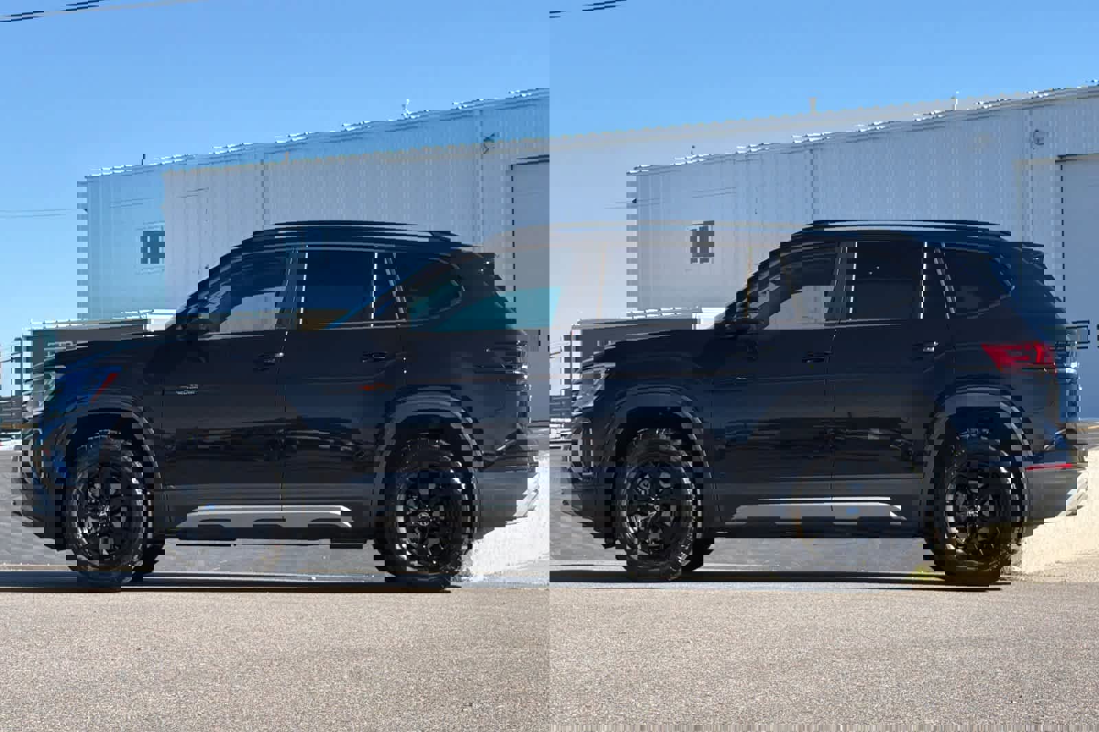 Used 2025 Volkswagen Atlas Peak Edition SE image 2