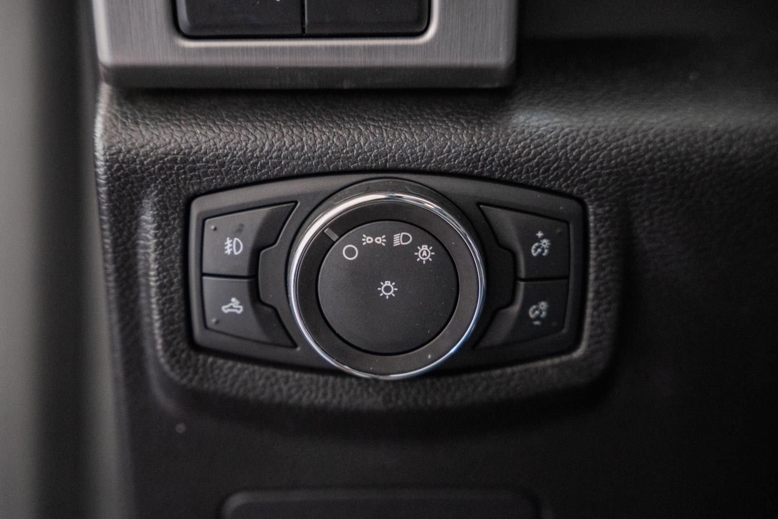 Certified 2018 Ford F150 Platinum w/ Equipment Group 701A Luxury image 50