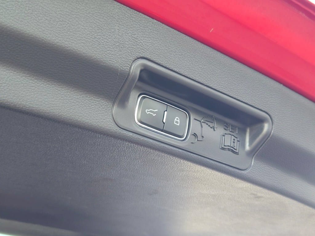 Certified 2025 Ford Explorer ST-Line AWD/4WD image 17