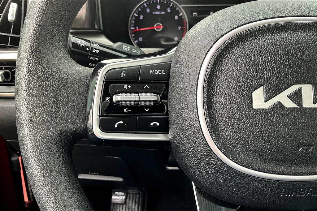 Used 2022 Kia Sorento LX image 17