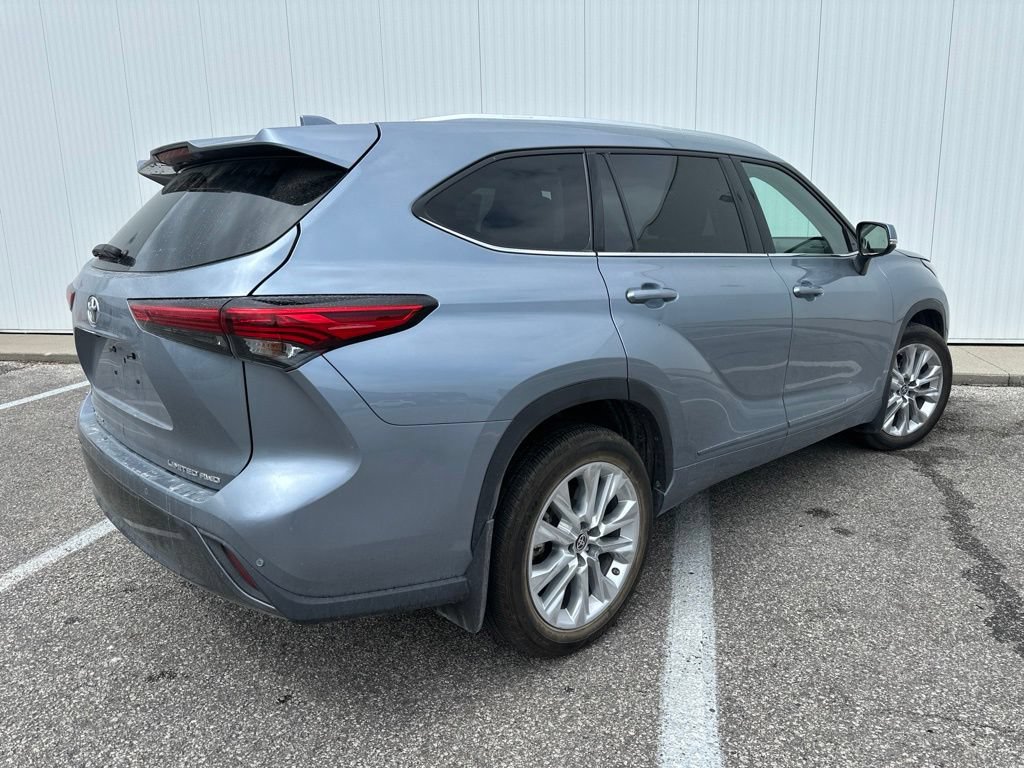 Used 2022 Toyota Highlander Limited AWD/4WD image 7