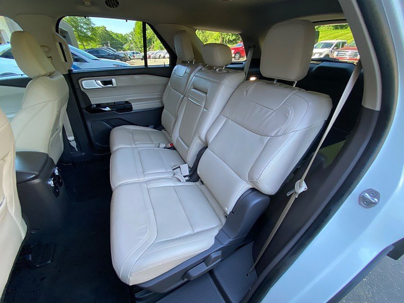 Certified 2023 Ford Explorer Platinum w/ Technology Package AWD/4WD image 34