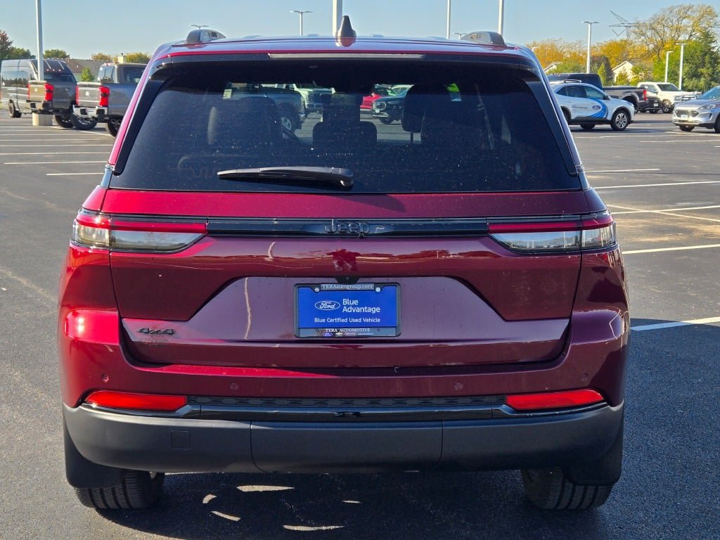 Used 2025 Jeep Grand Cherokee Altitude w/ Trailer Tow Package AWD/4WD image 15