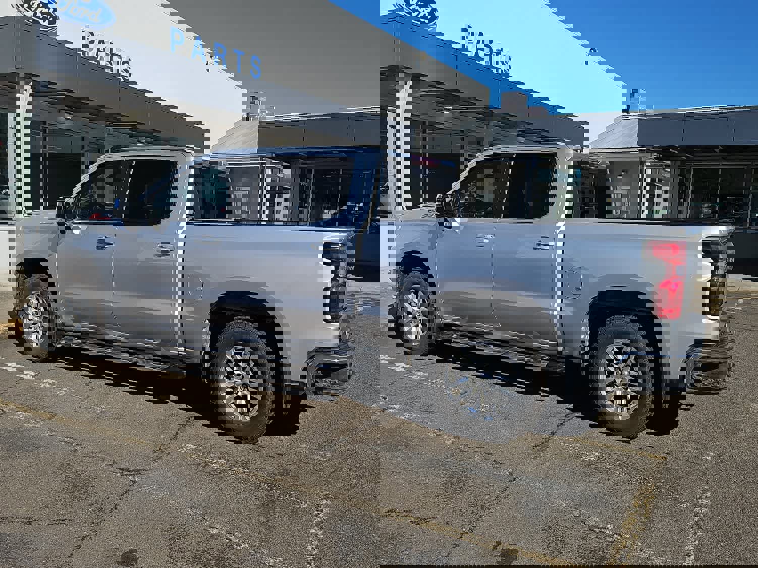 Used 2021 Chevrolet Silverado 1500 LT w/ Z71 Off-Road Package image 3