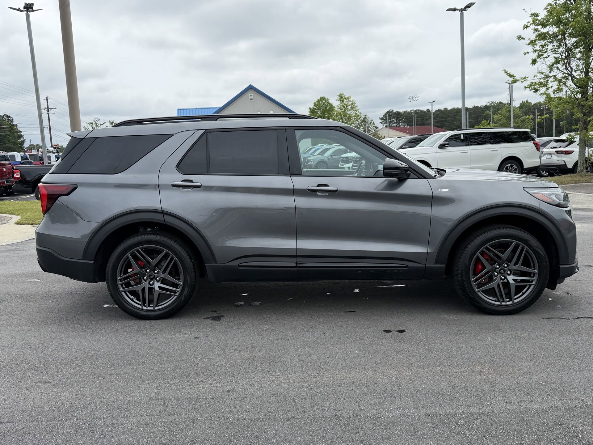 Certified 2025 Ford Explorer ST-Line w/ ST-Line Street Pack AWD/4WD image 26