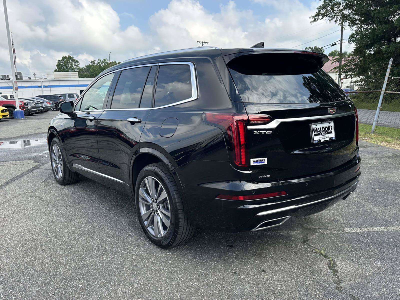 Used 2024 Cadillac XT6 Premium Luxury w/ Technology Package AWD/4WD image 4