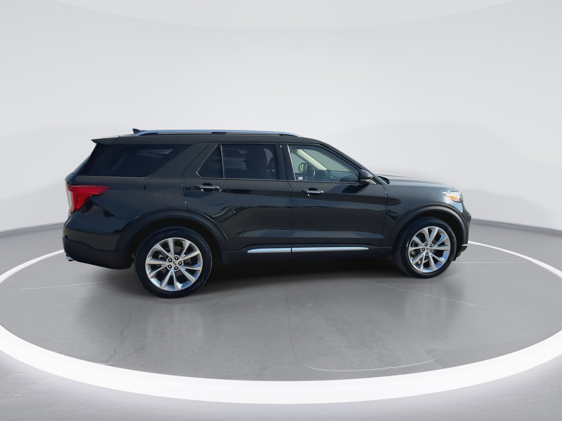 Certified 2022 Ford Explorer Platinum w/ Equipment Group 601A image 3