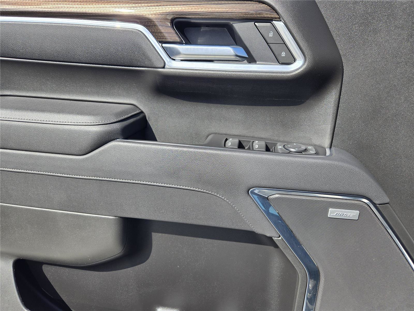 Used 2025 Chevrolet Silverado 1500 LT Trail Boss w/ Convenience Package II AWD/4WD image 19