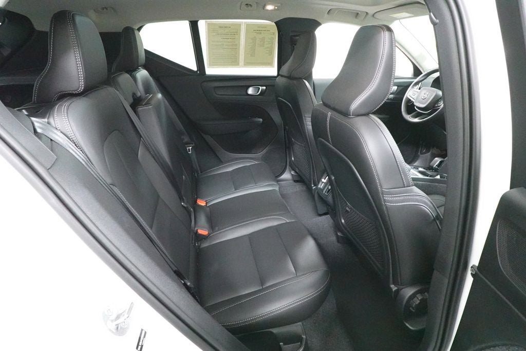 Used 2025 Volvo XC40 B5 Core AWD/4WD image 33