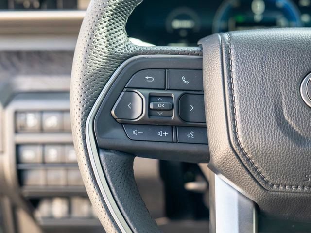 Used 2025 Toyota Tacoma Limited AWD/4WD image 24
