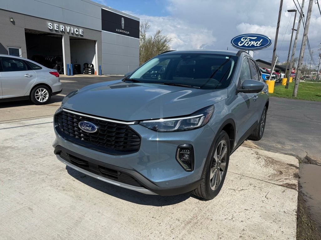 Certified 2023 Ford Escape Platinum image 2