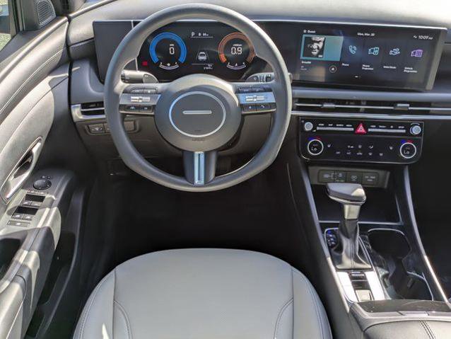 Used 2025 Hyundai Santa Cruz SEL FWD image 16