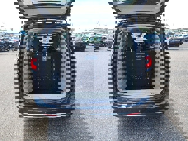 Used 2021 Chrysler Pacifica Touring image 11