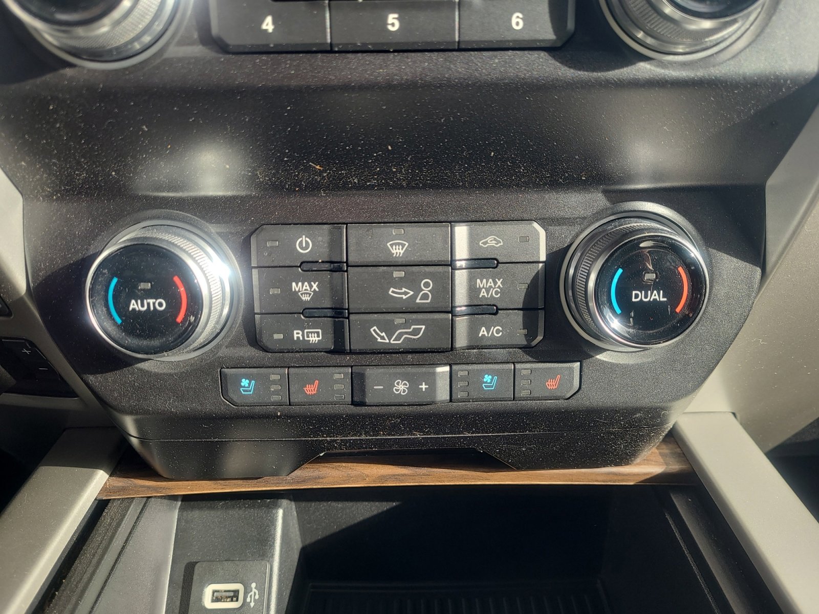 Certified 2020 Ford F150 Lariat w/ Equipment Group 502A Luxury image 31