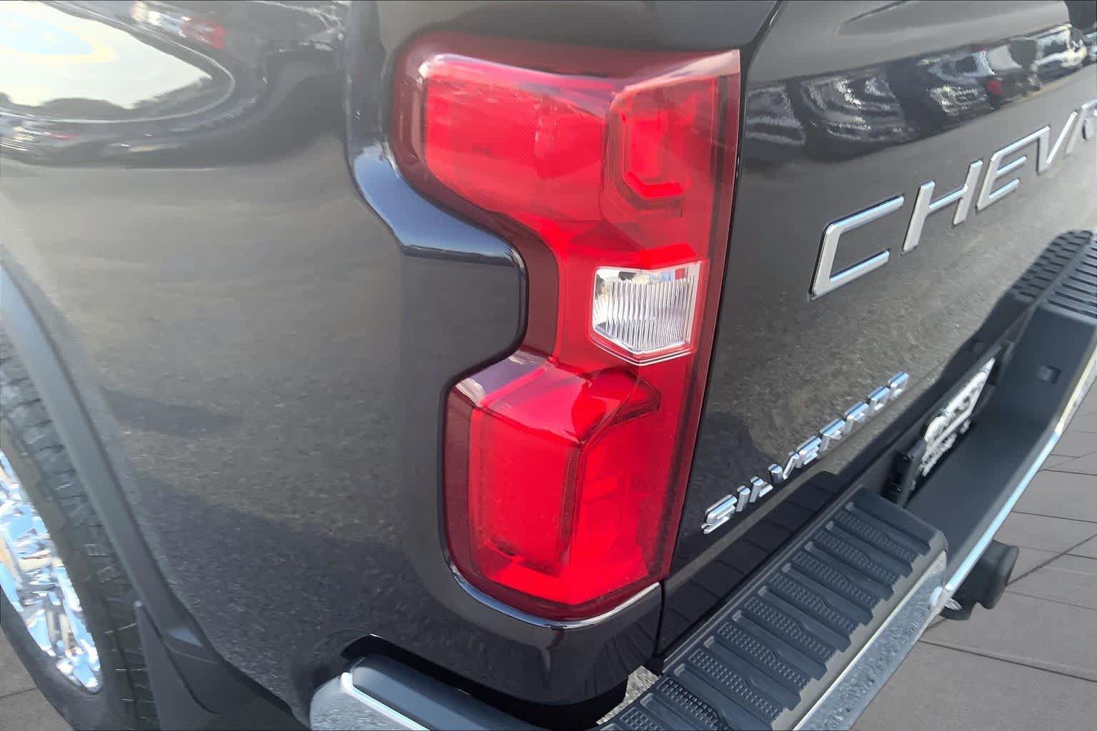 Used 2024 Chevrolet Silverado 2500 LTZ w/ LTZ Premium Package AWD/4WD image 29