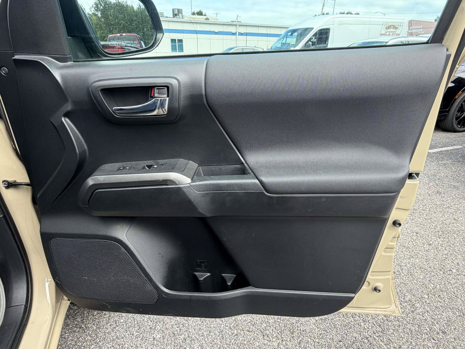 Used 2019 Toyota Tacoma TRD Off-Road RWD image 30