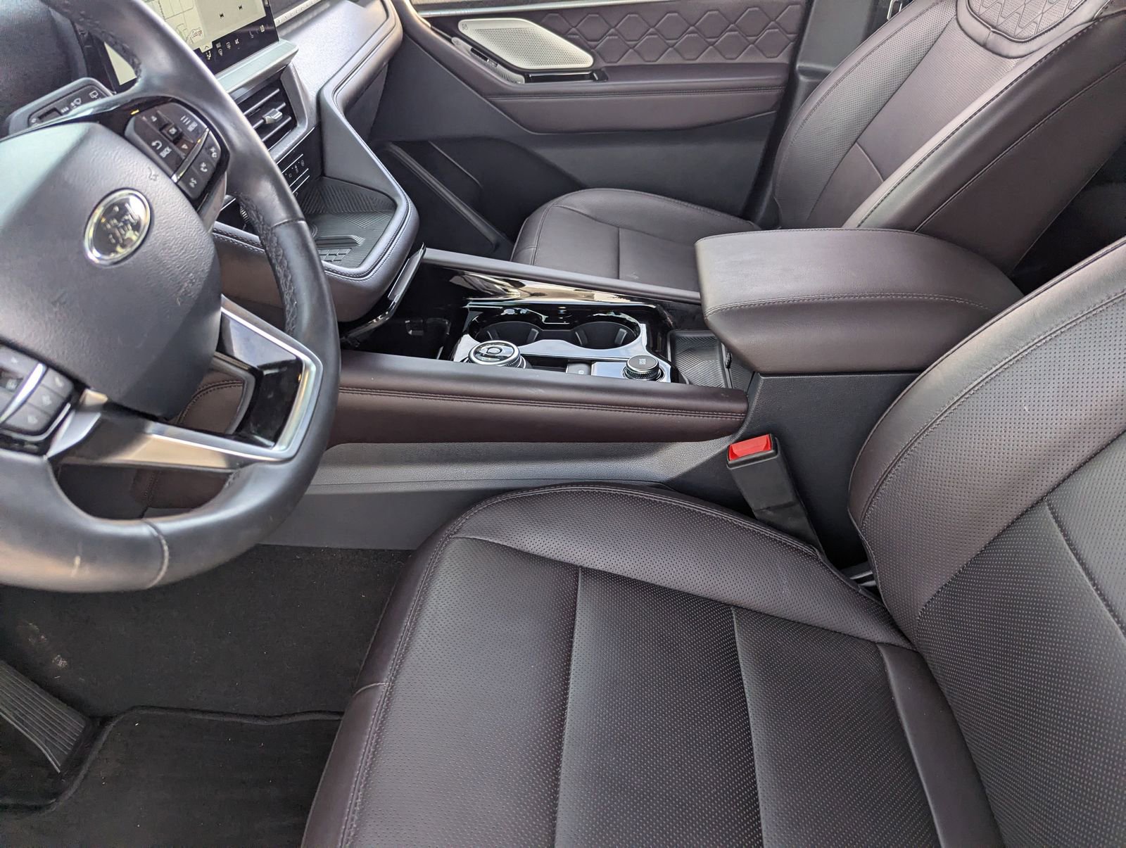 Certified 2025 Ford Explorer Platinum w/ LUX Leather Package image 17