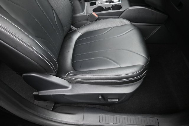Certified 2026 Ford Escape SE w/ PHEV Premium Package FWD image 32