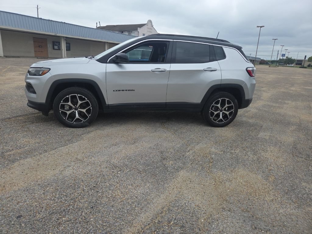 Used 2026 Jeep Compass Limited AWD/4WD image 6