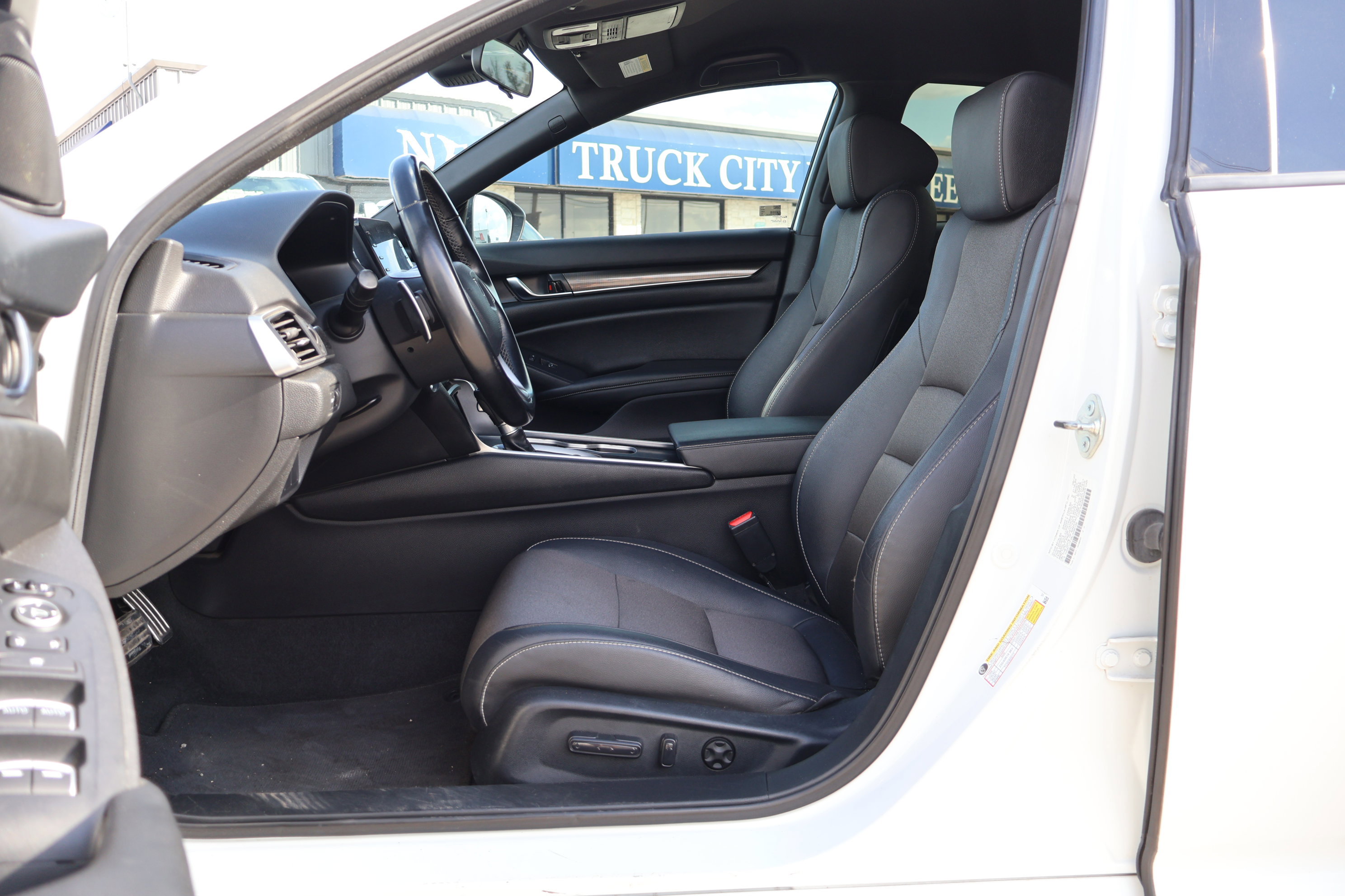 Used 2020 Honda Accord Sport image 12