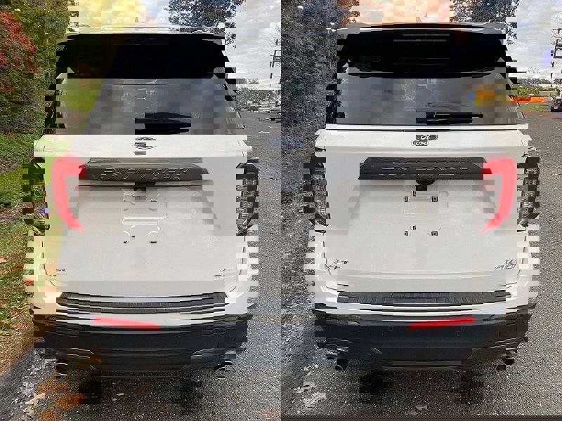 Certified 2022 Ford Explorer XLT w/ Equipment Group 202A image 4