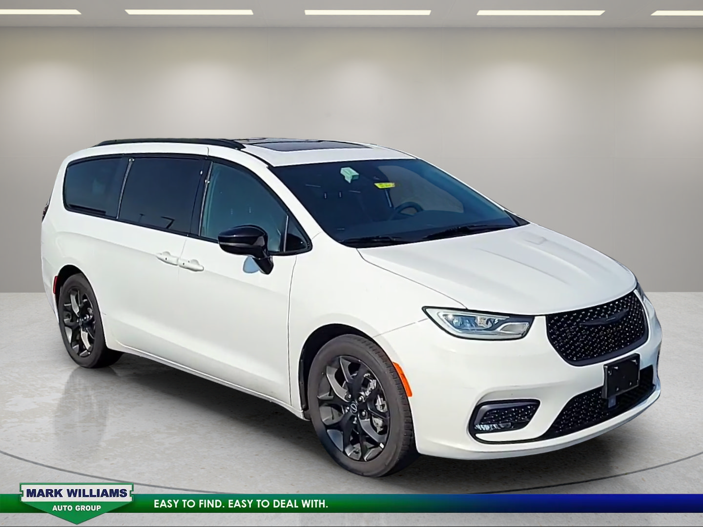 Used 2025 Chrysler Pacifica Limited FWD image 1