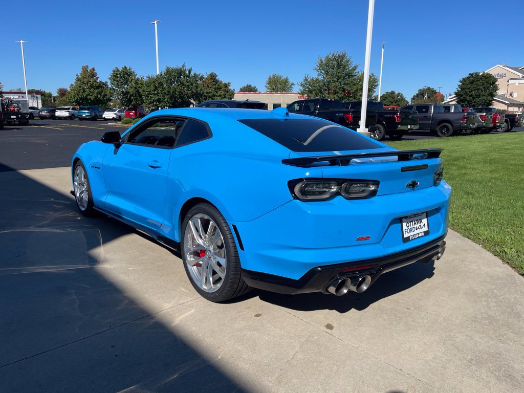 Used 2022 Chevrolet Camaro SS w/ Design Package 3 RWD image 7