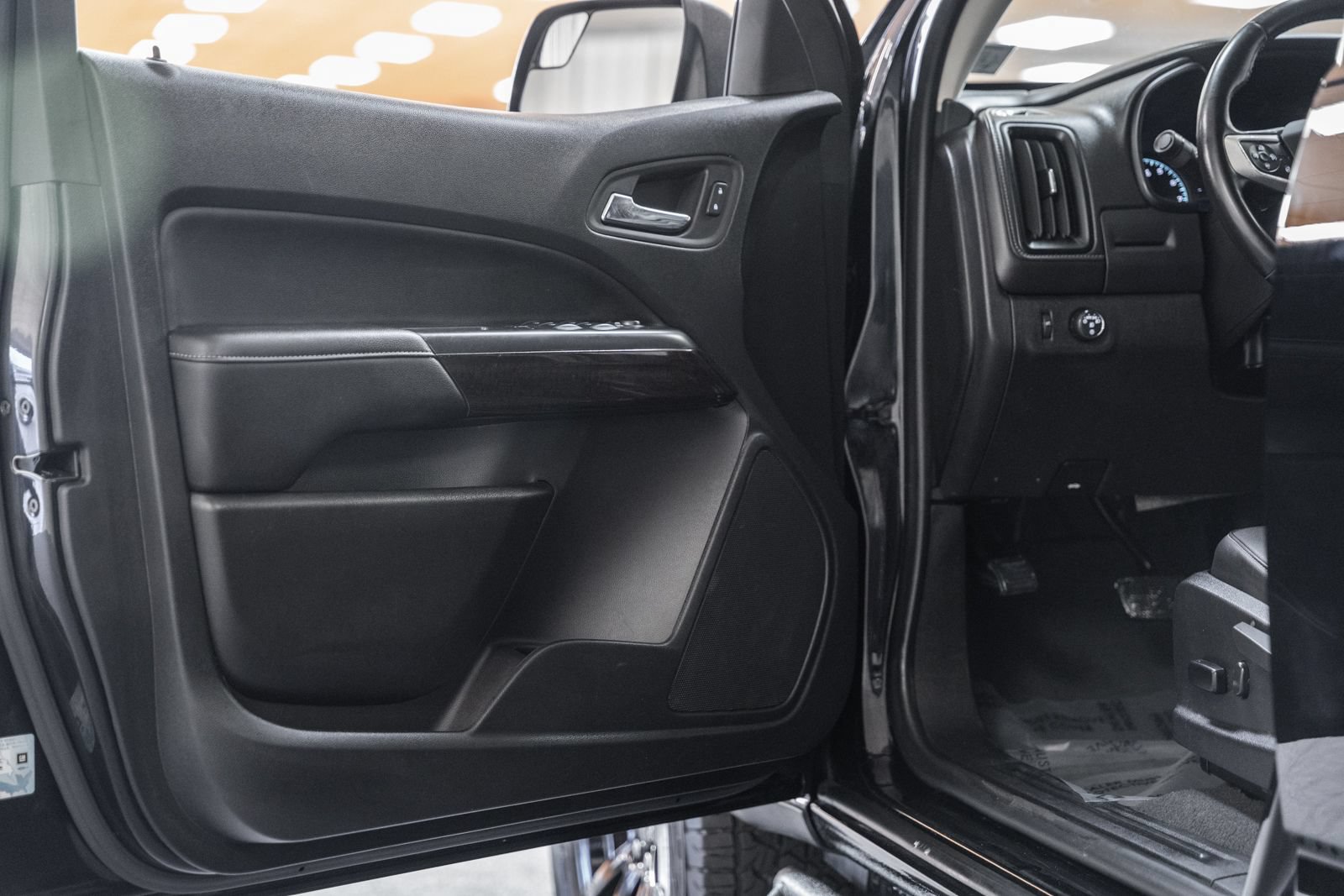 Used 2022 GMC Canyon Elevation w/ Elevation Premium Package RWD image 36