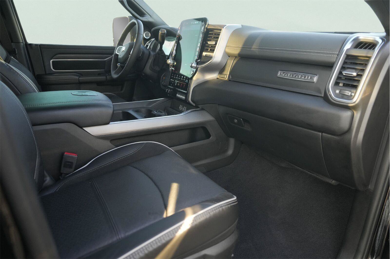 Used 2025 RAM 2500 Laramie AWD/4WD image 17