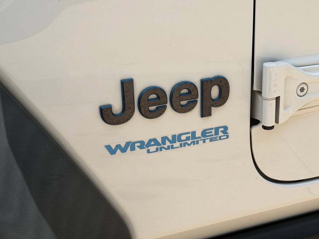 Used 2022 Jeep Wrangler Unlimited Rubicon 4xe w/ Cold Weather Group AWD/4WD image 16