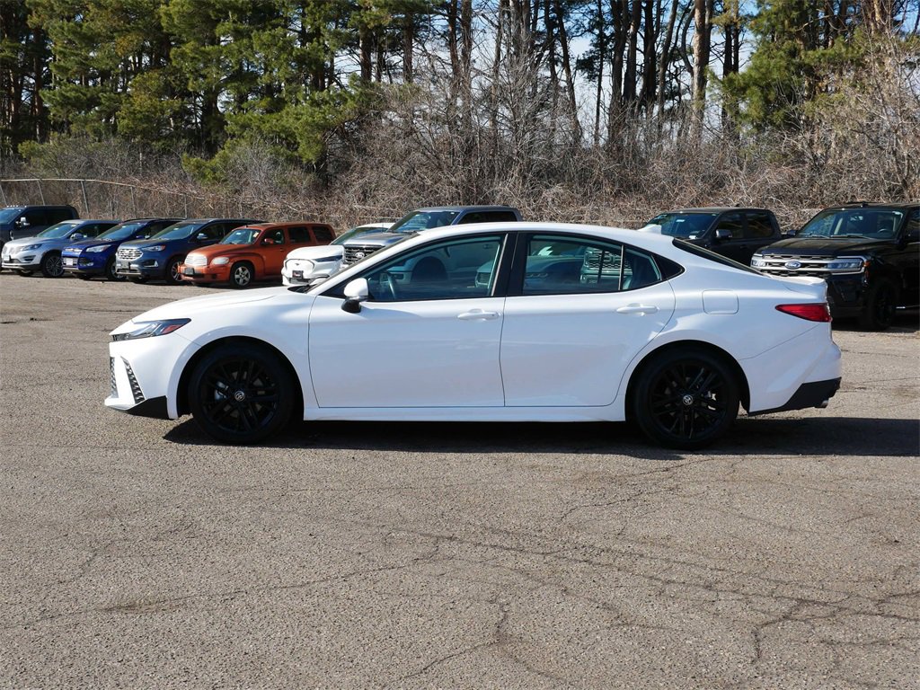 Used 2025 Toyota Camry SE image 5