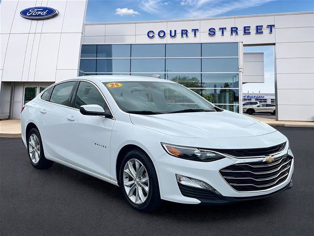 Used 2025 Chevrolet Malibu LT FWD image 3