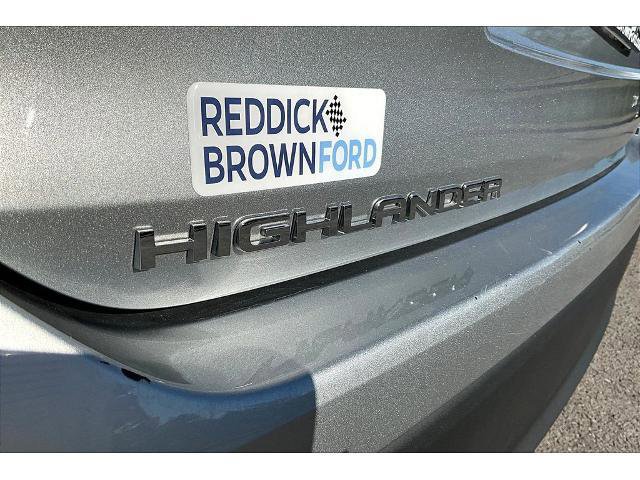 Used 2024 Toyota Highlander LE image 23