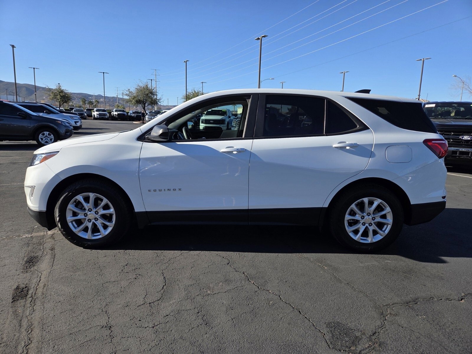 Used 2020 Chevrolet Equinox LS w/ LS Convenience Package image 2